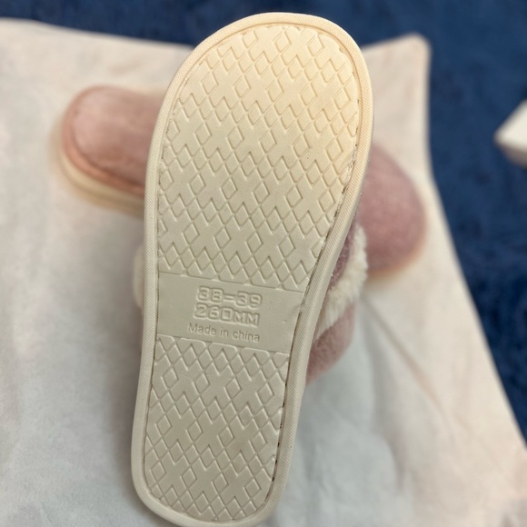 pink and white slippers - Picture 2 of 6